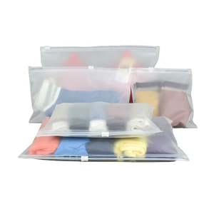 Bolsa de Plástico con Cierre Deslizante al por Mayor, Bolsa de Embalaje de PVC Esmerilado con Cierre para Ropa - Product Image 1