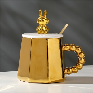 Wholesale Pearls Golden Handle Coffee Cup Set <b>Ceramic</b> Coffee <b>Mug</b> Coffee Cup Custom <b>Ceramic</b> <b>Mug</b> With Spoon - Product Image 1