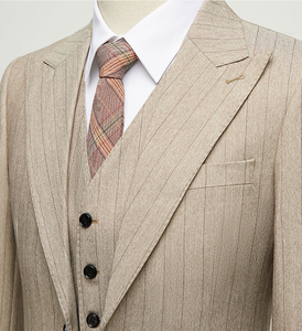 Nuevo Traje de Hombre de Tres Piezas con Dos Aberturas en la Espalda, Tallas M-4XL, Versión Coreana, Ajustado, a Rayas, Color Café Claro, Informal - Product Image 3