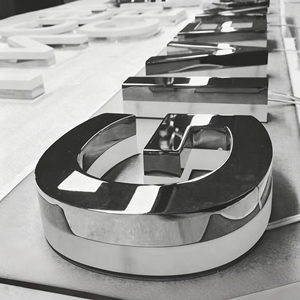 Chất Lượng Cao Tùy Chỉnh Dấu Hiệu Vàng Thép Không Gỉ Chiếu Sáng Kim Loại Gương <span class=keywords><strong>LED</strong></span> Dấu Hiệu Laser Cắt Kim Loại Đánh Bóng Backlit Thư Dấu Hiệu - Product Image 4