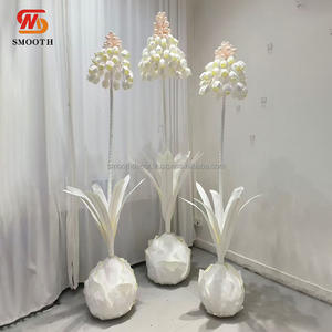 SMOOTH Soporte de Flores Gigante de Espuma, Hecho a Mano, con Diseño de Rosa, Independiente, para Exhibición en Ventanas, para Navidad y Regreso a Clases - Product Image 2