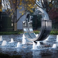 Fontaine d'eau sculpturale en acier inoxydable poli miroir, soudée sur mesure, grand cercle, art métallique pour jardin extérieur