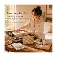 Pochette cosmétique Daisy personnalisée en gros pour femmes, sac de maquillage demi-lune avec fermeture éclair pour organisateur, tendance, réutilisable, portable