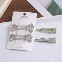 MUJU D269 Lot de 2 pinces à cheveux en métal argenté 5,8 cm, motifs géométriques cœur et étoile, personnalisables avec logo, prêtes à l'emploi en carton avec code-barres, faible MOQ