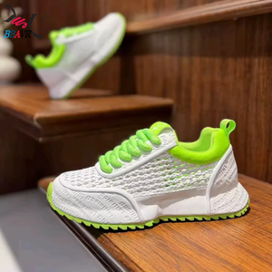 Zapatos Deportivos Blancos con Cordones de Malla y Detalles Verdes, Transpirables, con Entresuela Ligera de EVA y Suela de Goma, para Todas las Temporadas - Product Image 1