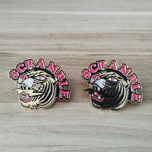 เข็มกลัดโลหะเคลือบสีแวววาวแบบนุ่มสลักลายการ์ตูนอะนิเมะแบบกำหนดเองดีไซน์ผู้ผลิตออกแบบได้ - Product Image 2