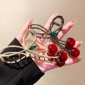 Pinzas elegantes para el pelo de <span class=keywords><strong>Metal</strong></span> cereza para mujer, pasadores de moda coreana, pinzas grandes para el pelo de tiburón con cola de caballo para niñas - Product Image 6