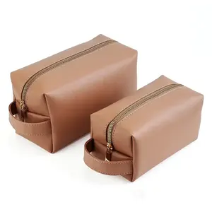 Wholesale custom waterproof factory cost promotion gift mens quality leather unisex toiletry bag travel dopp kit