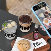 Gobelets jetables en plastique transparent ronds pour emporter, avec couvercle, durables, impression de logo personnalisée, différentes tailles (12oz-32oz)