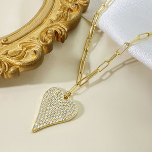 Collier pendentif cœur délicat en zircon cubique entièrement pavé, plaqué or 18 carats, pour femme, en stock, idéal comme cadeau - Product Image 3