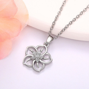 Collana con pendente a fiore a cinque petali con zirconi per donna, catena floreale per clavicola, gioielli alla moda - Product Image 3