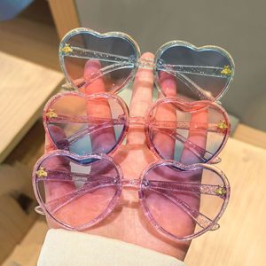 <span class=keywords><strong>Occhiali</strong></span> da Sole <span class=keywords><strong>a</strong></span> Cuore Polarizzati Anti-UV con Montatura Completa per Donna; <span class=keywords><strong>Occhiali</strong></span> da Sole Carini con Cartoni Animati, Nuovi Stili, Vendita all'Ingrosso - Product Image 4