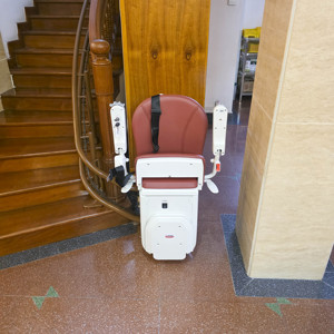 Système d'ascenseur d'<span class=keywords><strong>escalier</strong></span> incurvé sur mesure, équipement d'accessibilité résidentielle <span class=keywords><strong>pour</strong></span> les <span class=keywords><strong>personnes</strong></span> âgées et les <span class=keywords><strong>personnes</strong></span> handicapées - Product Image 3