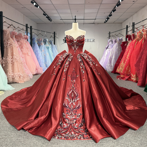 ชุดราตรีงาน Quinceanera สีแดงเงา รุ่น 1556 แบบคอร์เซ็ทผ้าซาตินทรงบอลกาวน์ ประดับด้วยลูกปัดและคริสตัล แอพพลิเคชั่นตกแต่ง  ช่วงเอวทรงธรรมชาติ สำหรับสาววัย 15 ปี - Product Image 2