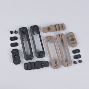 สวิตช์ไฟฉายแบบยึดมือจับ Tactical MOE ทำจากโพลิเมอร์ไนลอน รุ่น M300 M600 แบบสาย Rat Tail พร้อมแผ่นกด สีดำทราย - Product Image 1