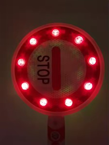 Panneau de signalisation routière réfléchissant avec flèche, signalisation de sécurité, feux stop clignotants à LED, alimenté par batterie, prismatique haute intensité - Product Image 5