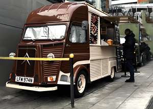 Remorque végétarienne avec bar à salade pour des <span class=keywords><strong>repas</strong></span> sains Camionnette à café style vintage avec comptoir de service pour événements thématiques - Product Image 6