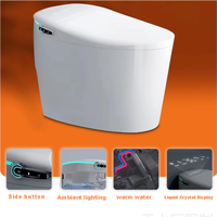 Toilettes d'hôtel intelligentes avec cuvette ronde allongée et drainage P-Trap Montage au sol et siège télécommandé Chauffage WC Sanitaire