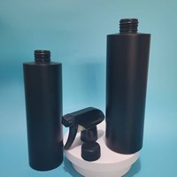 Flacon cosmétique vide en PEHD noir à épaulement plat, compatible avec différentes capuchons pulvérisateurs à pompe