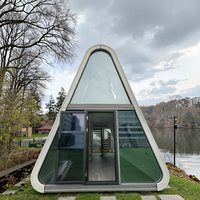 Maison préfabriquée de luxe de style japonais à deux étages, conteneur modulaire triangulaire compact pour hôtels, design gain de place