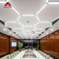 Panneaux suspendus décoratifs en aluminium 3D artistiques de luxe Alumtimes en forme de pétale pour la décoration intérieure d'hôtels modernes