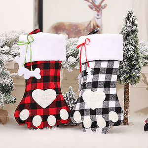 Calcetín Navideño Grande con Diseño de Cuadros Buffalo y Adornos de Huesos y Peces, Ideal para Decoración Navideña y Regalos para Mascotas - Product Image 4