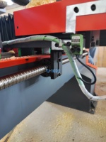 Petits tours à bois CNC économiques et pratiques sont utilisés pour le traitement des pieds de table et de chaise