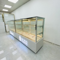 Vitrine réfrigérée en verre trempé avec cadre en marbre chinois et éclairage LED pour biscuits, gâteaux, pains, comptoir d'îlot avec logo personnalisé