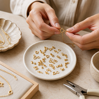 Composants de bijoux personnalisés en métal doré : fermoirs ronds, anneaux de chaîne, breloques à sertir pour la fabrication de colliers