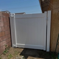Clôture extérieure en PVC style ferme à prix de gros et écran de sécurité en vinyle résistant avec portails de jardin