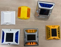 Balises routières LED solaires à effet œil-de-chat IP68, lampes d'avertissement clignotantes, feux de marquage pour autoroutes et pistes