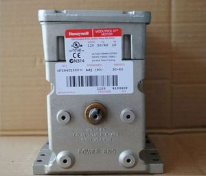 Contrôleur dédié M7284C1000 120V pour contrôle industriel, fabriqué en Allemagne - Product Image 3