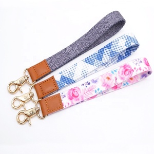 Nhà Máy Bán Buôn Biểu Tượng Tùy Chỉnh <span class=keywords><strong>2Cm</strong></span> Đầy Màu Sắc <span class=keywords><strong>Polyester</strong></span> Điện Thoại Di Động Móc Chìa Khóa Dây Đeo Cổ Tay Dây Buộc - Product Image 5