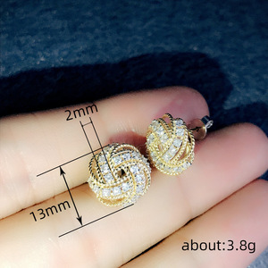 Orecchini a Perno Rotondi Semplici per Donne, Accessori Vintage alla Moda per Uso Quotidiano, Outfit Casual e Regalo - Product Image 3