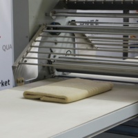 Laminoir automatique à servomoteur pour la distribution de farine, machine à pâte feuilletée pour boulangerie de croissants, directement de l'usine