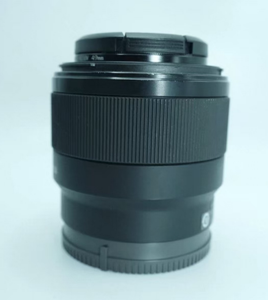 ใช้เลนส์ฟูลเฟรมมาตรฐาน FE50mm F1.8 สำหรับถ่ายภาพบุคคล - Product Image 1