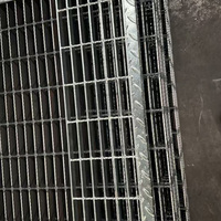 Grille antidérapante dentelée en alliage d'aluminium revêtu d'acier inoxydable 304 pour marches et plateformes d'escalier de villa, atelier et entrepôt