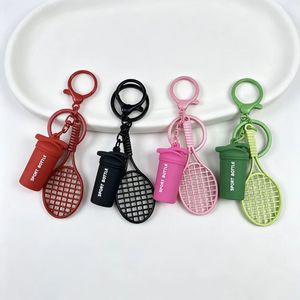 Porte-clés sportif monochrome vibrant, mini pendentif bouteille shaker en silicone, breloque raquette de badminton en plastique creux, assortiment de couleurs - Product Image 1