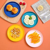 Ensemble de 8 assiettes en plastique de 8,5 pouces, réutilisables, incassables, non toxiques, compatibles micro-ondes, motif uni moderne, pour le camping et l'usage quotidien