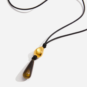 สร้อยคอจี้รูปหยดน้ำลายเสือสำหรับผู้หญิง สวมใส่ได้ทุกวัน ดีไซน์หยดน้ำสแตนเลส เครื่องประดับคุณภาพสูง - Product Image 5