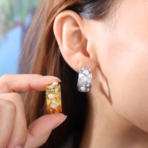 Pendientes YF8171 <span class=keywords><strong>de</strong></span> Diseño Premium con Imitación <span class=keywords><strong>de</strong></span> Perlas <span class=keywords><strong>y</strong></span> <span class=keywords><strong>Diamantes</strong></span>, Chapados en <span class=keywords><strong>Oro</strong></span> <span class=keywords><strong>de</strong></span> 18K, Acero Inoxidable Resistente al Agua - Product Image 4