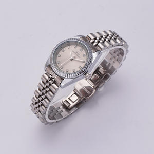 Montre pour femme <span class=keywords><strong>IBSO</strong></span> 1082 de haute qualité, nouveau design élégant et minimaliste, bracelet en acier inoxydable, montre ronde de style professionnel, étanche, à quartz - Product Image 3