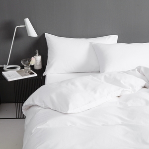 गुआंगज़ौ में 100% कपास कपड़ा सनी Bedsheet Duvet कवर लक्जरी सफेद लोगो कढ़ाई के साथ निर्यात के लिए होटल चादरें