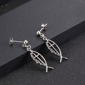 Pendientes con forma de pez, diseño de cruz de acero de titanio, estilo geométrico retro para mujer CF012 - Product Image 4