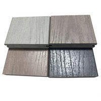 Revêtement de terrasse en PVC cellulaire de qualité supérieure avec aspect bois composite massif, style Trex brossé, installation par clipsage pour usage extérieur et jardin