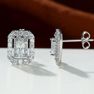 Pendientes de Diamantes en Oro Blanco, Corte Esmeralda, Color D, Naturales, Certificados por GIA, Joyería Clásica para Mujer, para Boda - Product Image 4