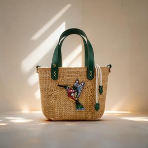 Bolso Artesanal de Jacinto de Agua Tejido a Mano con Decoración de Pájaro con Cuentas, Bolso de Mano de Paja Sostenible para la Playa, Regalo Festivo para Ella - Product Image 1