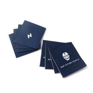 <span class=keywords><strong>Couture</strong></span> sur logo personnalisé bon marché pli central damassé vêtement tissu tissé marque vêtements étiquettes principales étiquettes pour vêtements - Product Image 4
