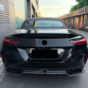 Aileron arrière Amp Z pour BMW Z4 G29 M40i 2018+ style tuning, finition mate effet carbone noir piano - Product Image 1
