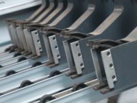 Scie à panneaux CNC industrielle robuste MINGAN MA-KS829-T avec système d'alimentation latérale stable et scie à poutre informatisée